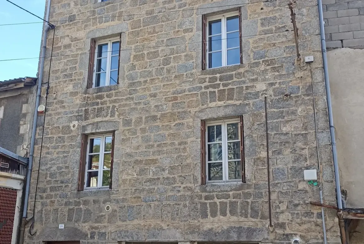 À Thiers, charmante maison de ville 5 chambres sans extérieurs 