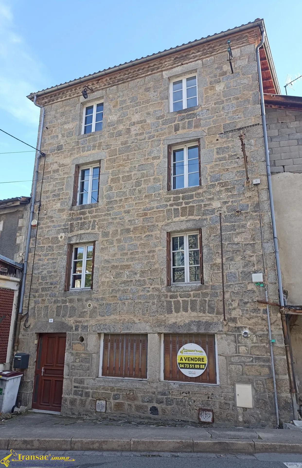 À Thiers, charmante maison de ville 5 chambres sans extérieurs 