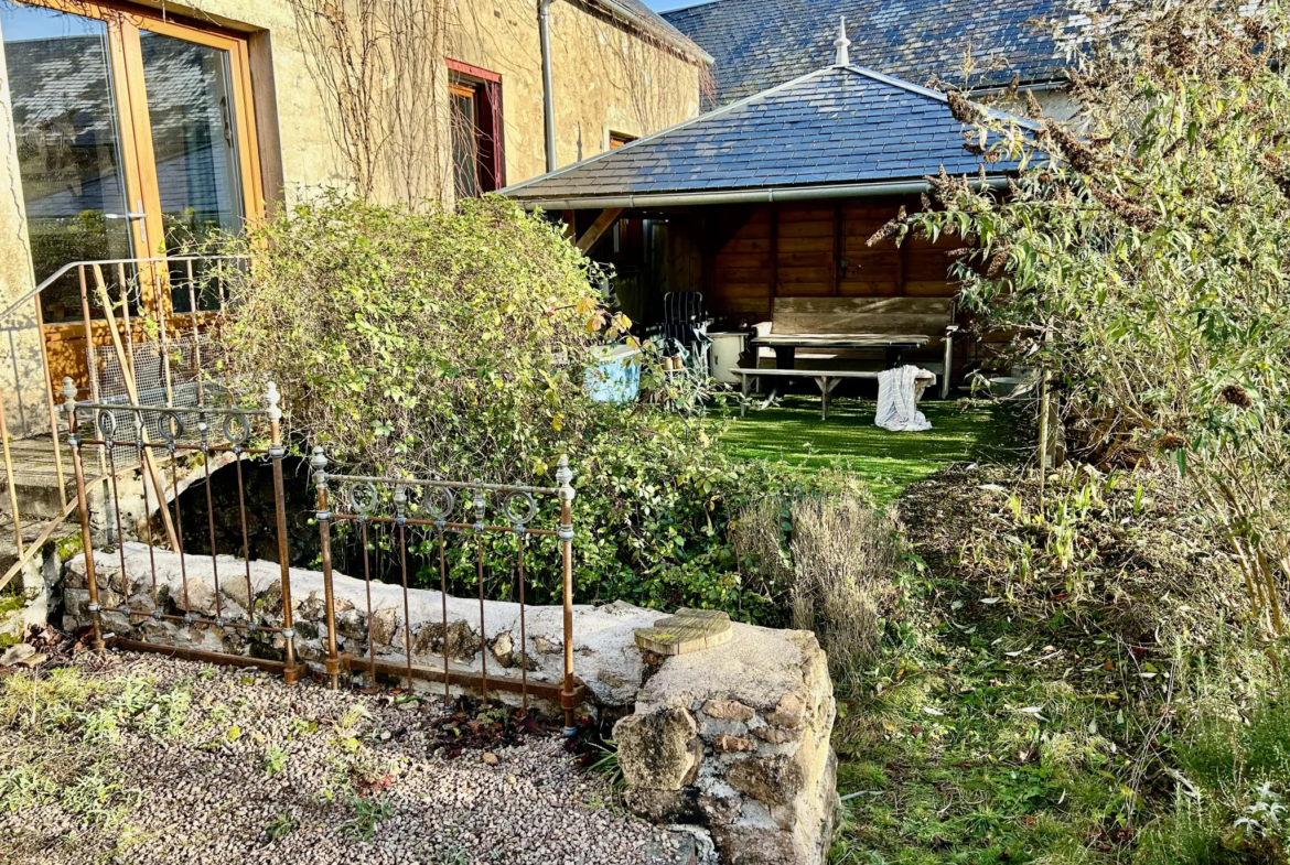 Longère en pierre avec gîte indépendant à Ouroux-en-Morvan 