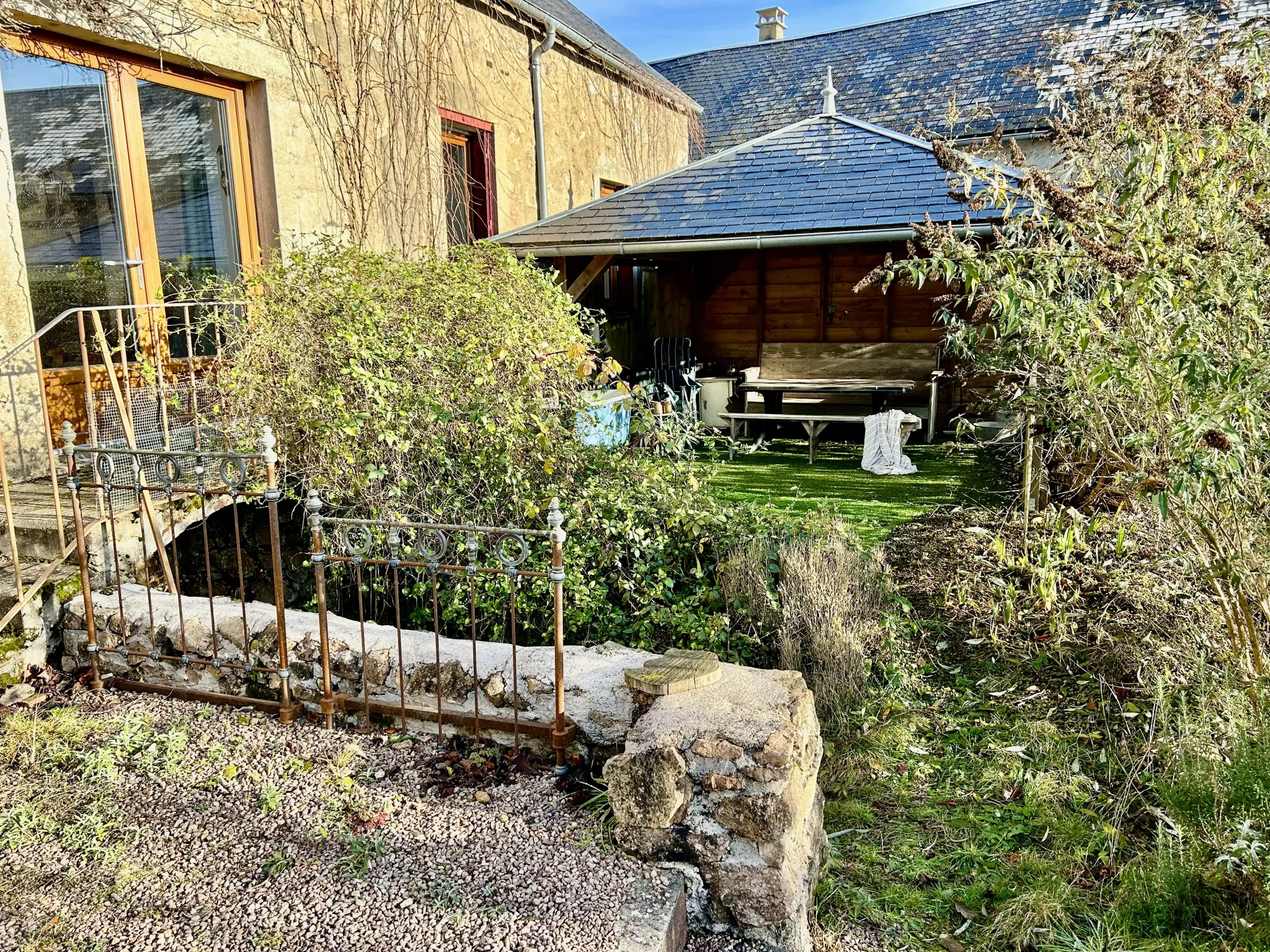 Longère en pierre avec gîte indépendant à Ouroux-en-Morvan 