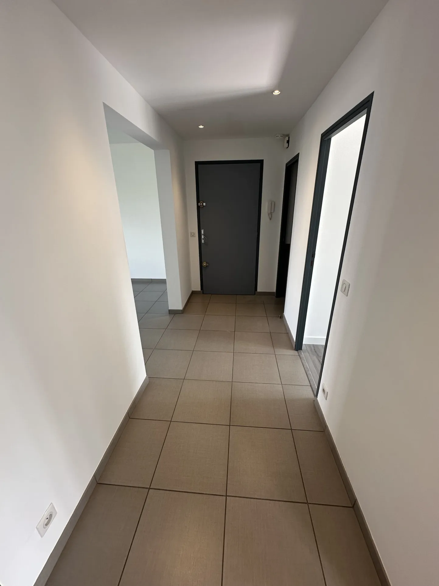 Bel appartement T3 rénové à Cusset 