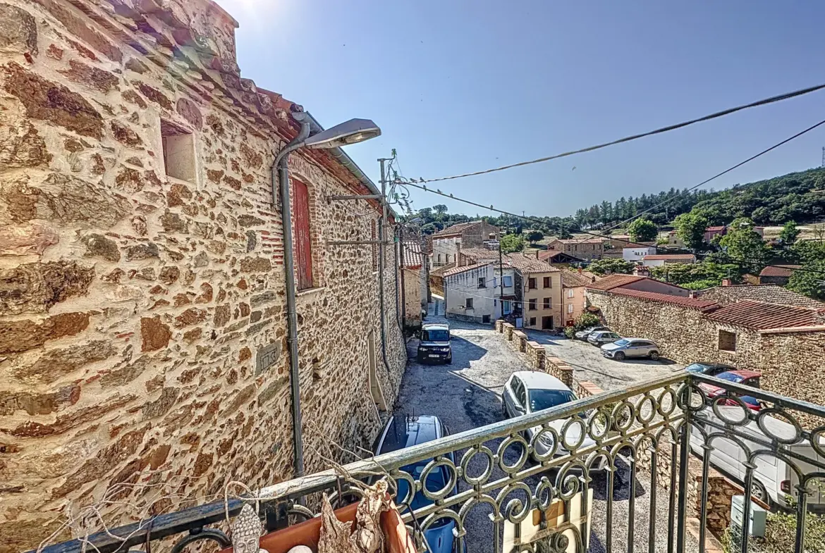 Maison de Village avec Terrasse et Garage à Oms 