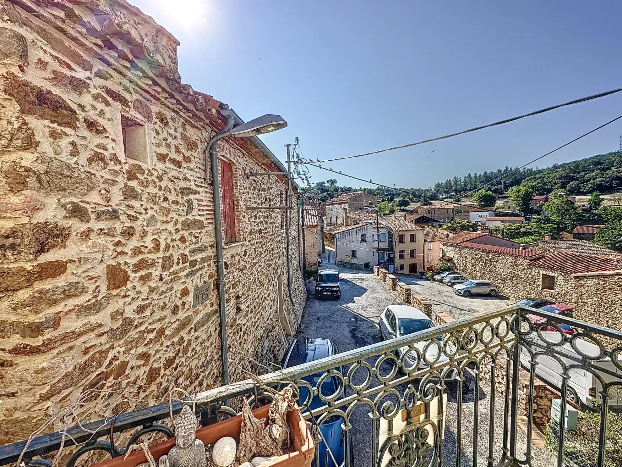 Maison de Village avec Terrasse et Garage à Oms 