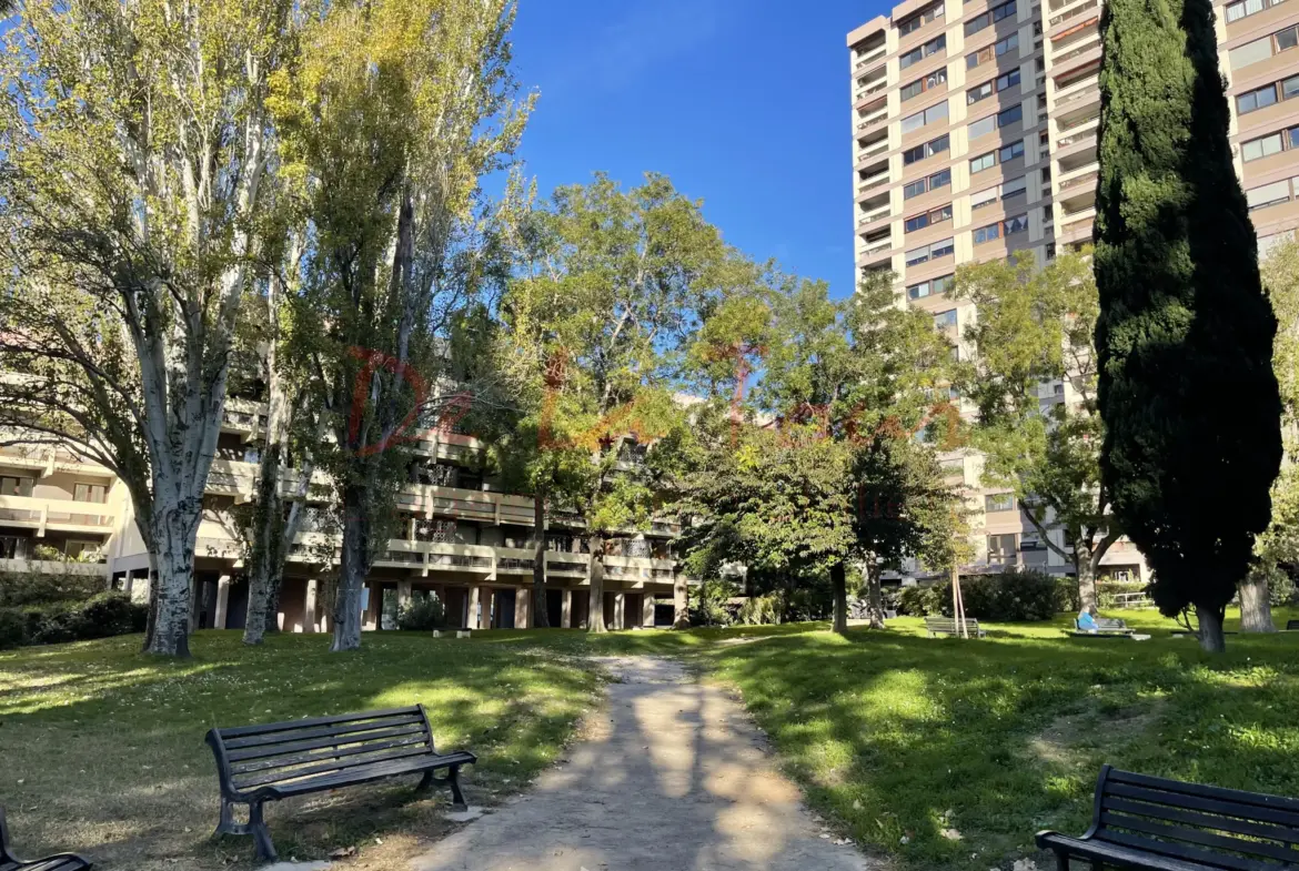 Appartement T2 lumineux avec balcons à Marseille 