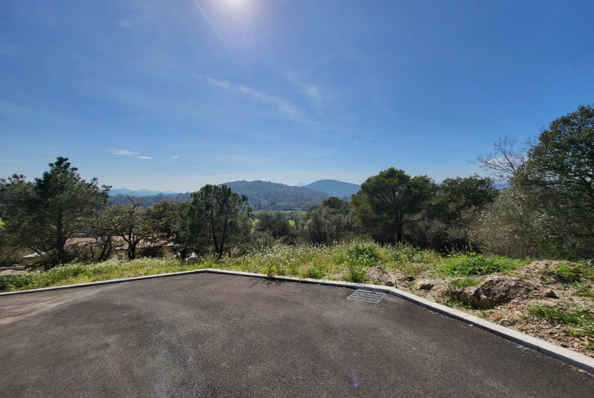 Terrain à bâtir à Pierrefeu du Var - 494 m2 avec vue dominante 