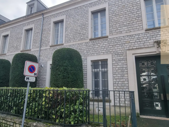 Appartement atypique T3 de 90,86 m² à vendre dans le quartier Saint Marc