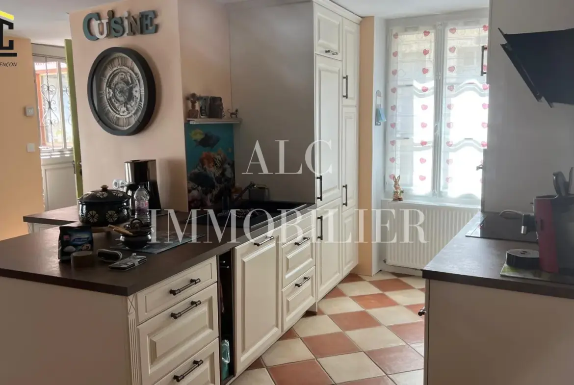 Maison de 158 m² en plein centre de Mortagne-au-Perche à vendre 