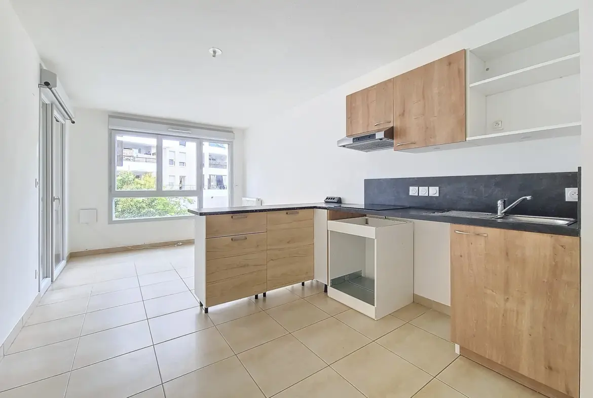 Appartement de type 2 avec terrasse et garage à Gardanne 