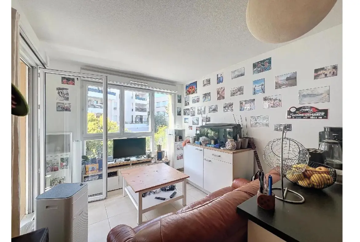 Appartement de type 2 avec terrasse et garage à Gardanne 