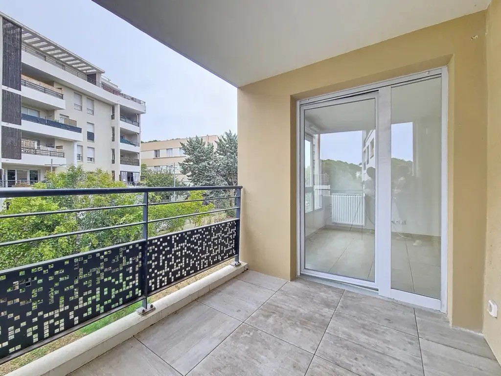 Appartement de type 2 avec terrasse et garage à Gardanne