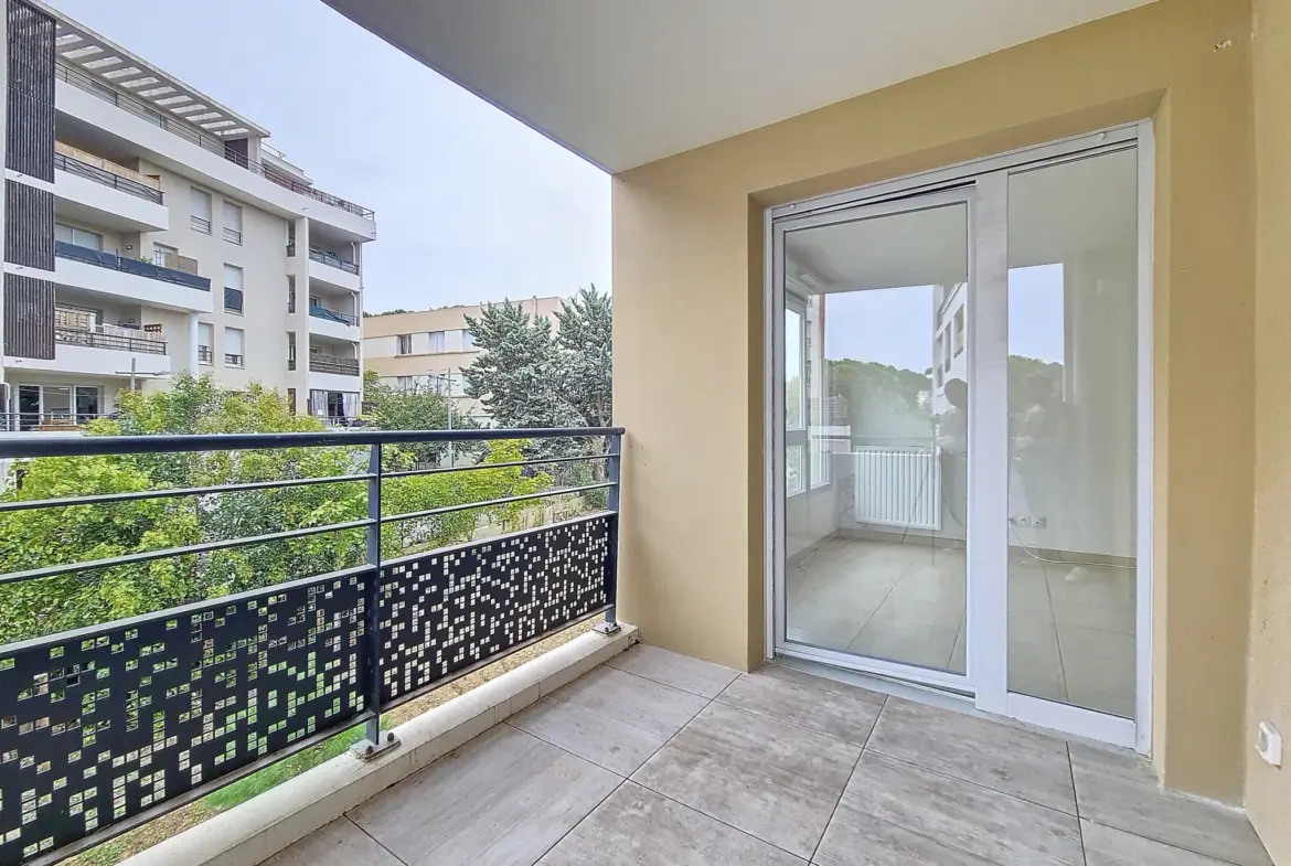 Appartement de type 2 avec terrasse et garage à Gardanne 