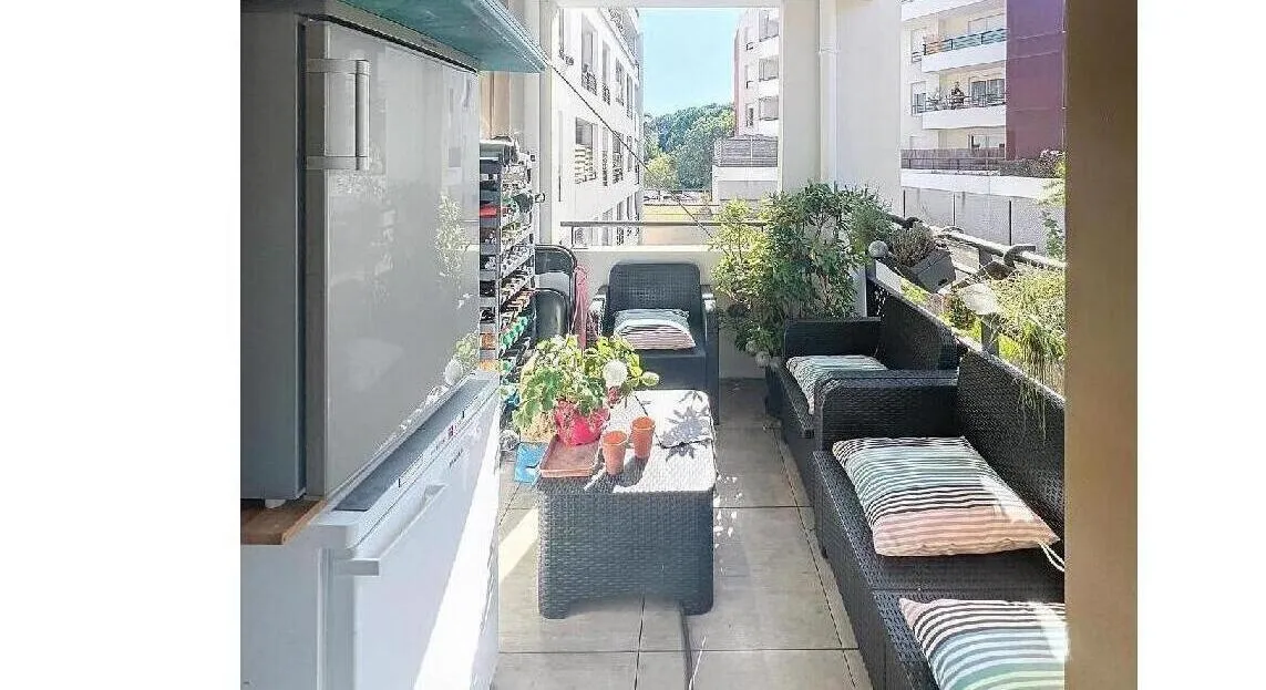 Appartement de type 2 avec terrasse et garage à Gardanne 