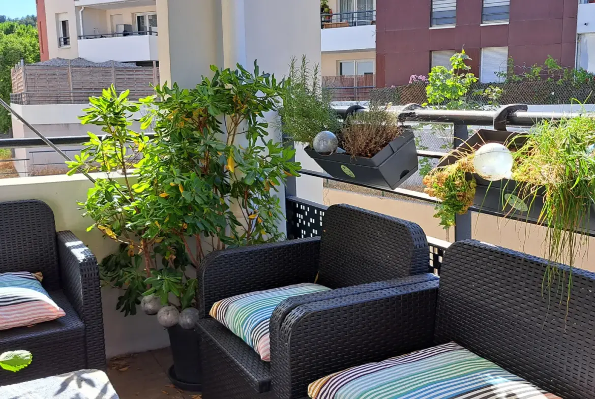 Appartement de type 2 avec terrasse et garage à Gardanne 