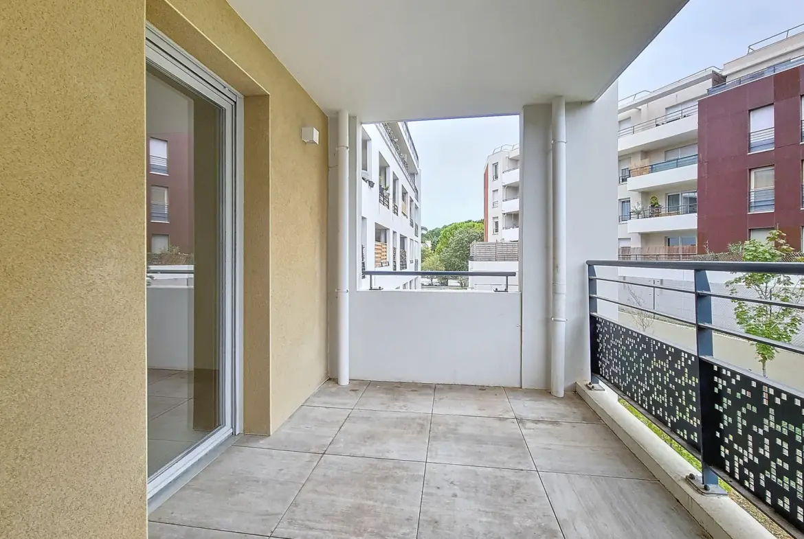 Appartement de type 2 avec terrasse et garage à Gardanne 