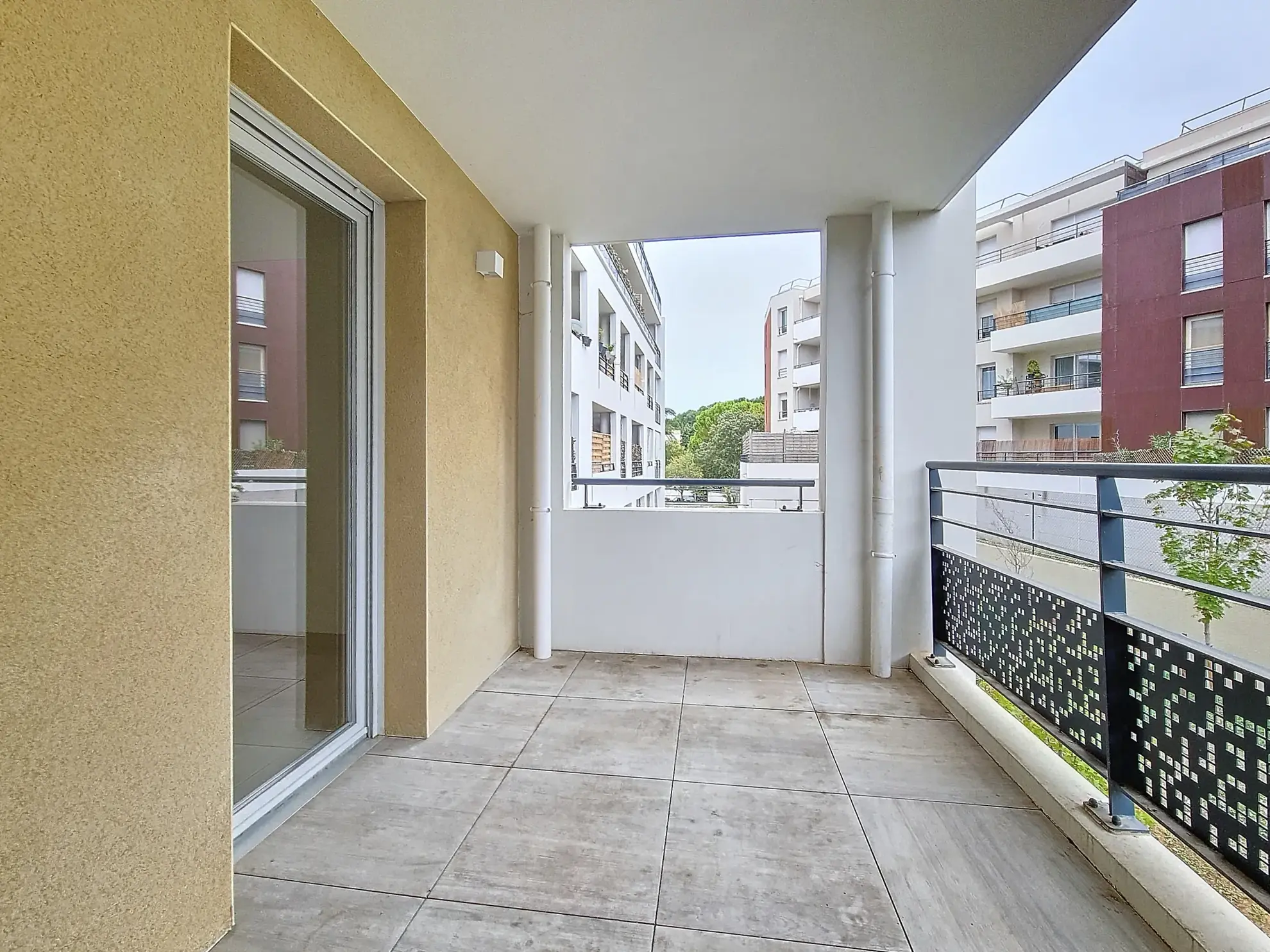 Appartement de type 2 avec terrasse et garage à Gardanne 