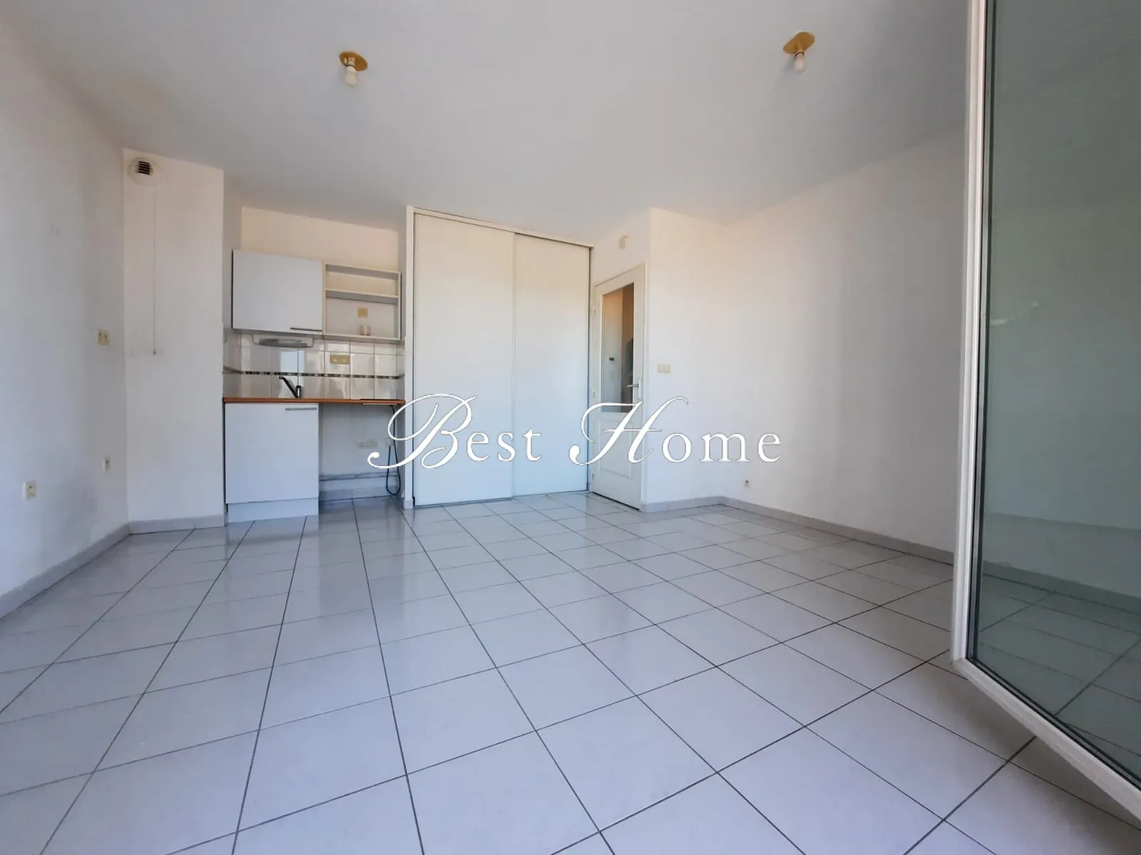 Appartement P2 en vente à Nîmes Centre avec terrasse et parking 