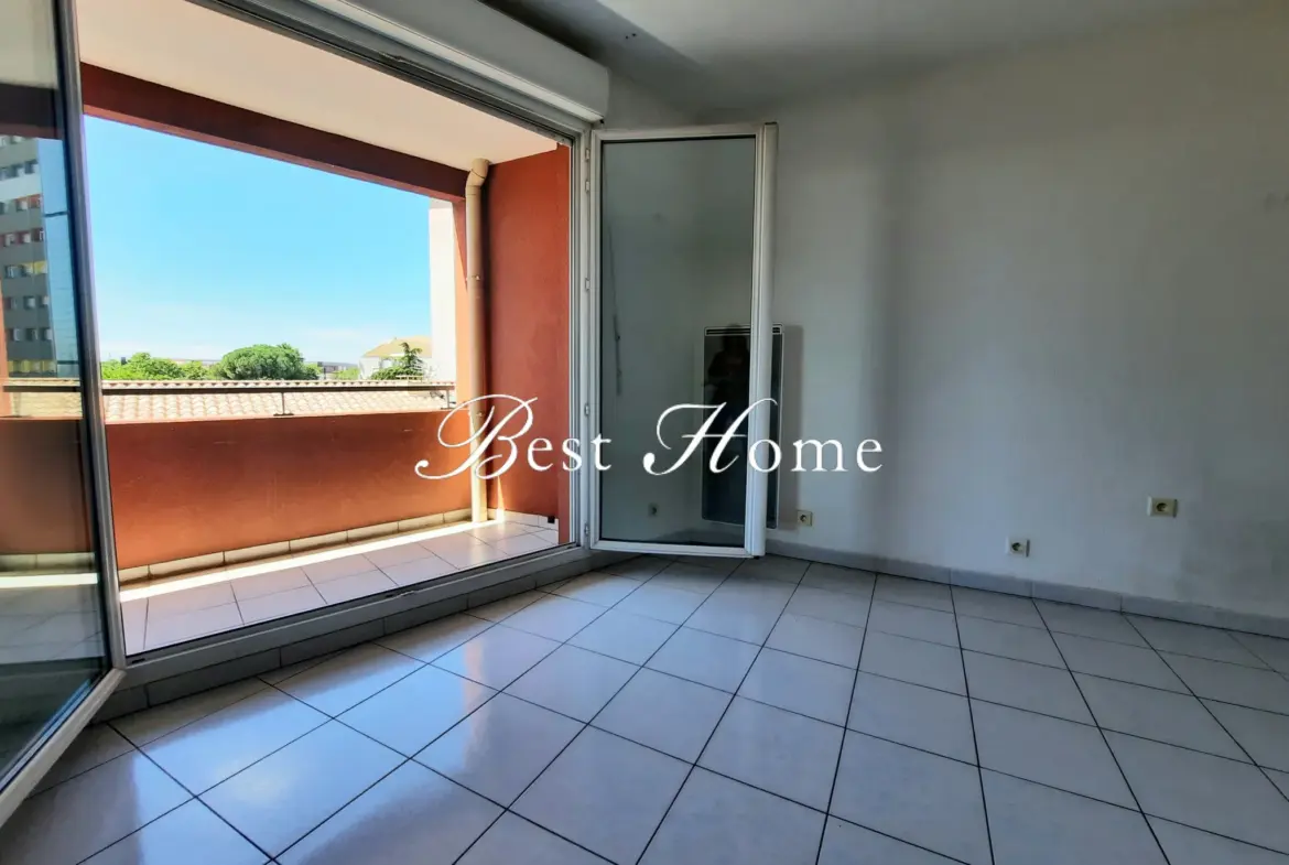 Appartement P2 en vente à Nîmes Centre avec terrasse et parking 