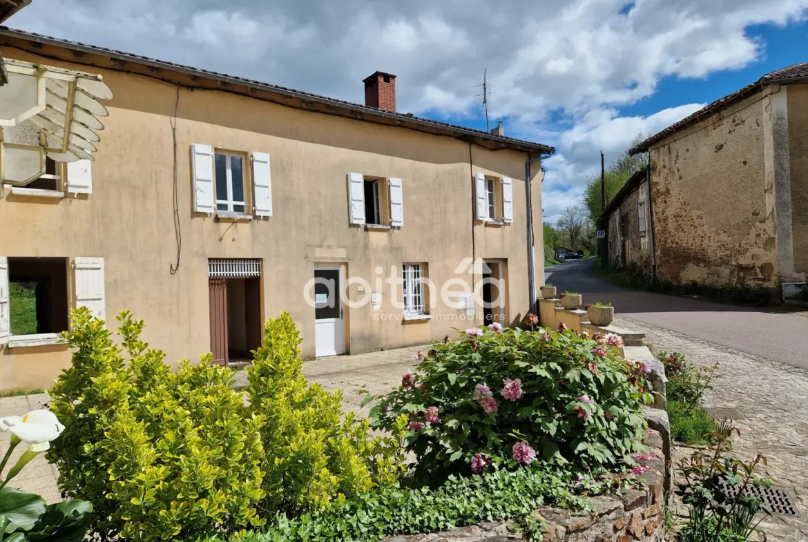 Immeuble avec 2 appartements à vendre à Suris 