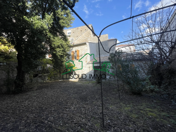 Maison en pierres avec jardin à Aubenas