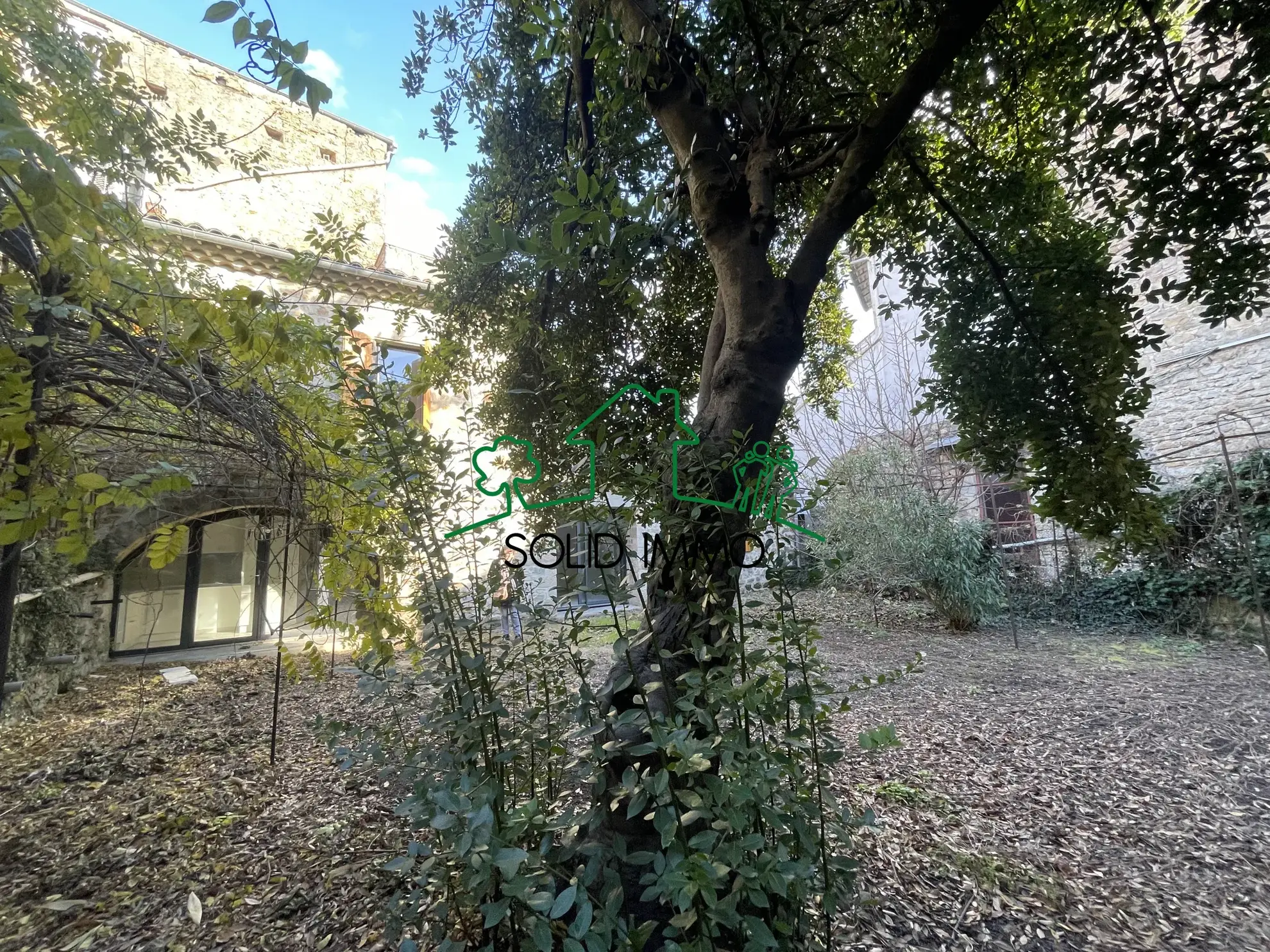 Maison en pierres avec jardin à Aubenas 