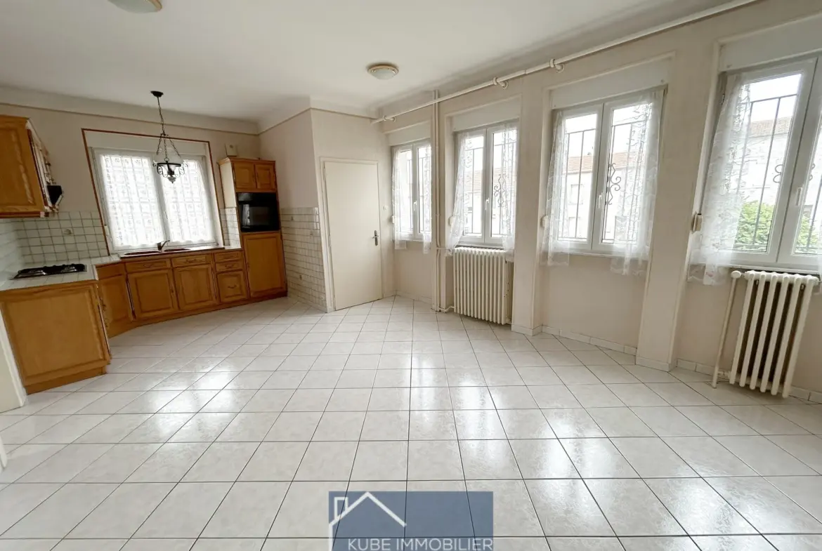 Maison à vendre à Delme - 6 pièces 145 m² 