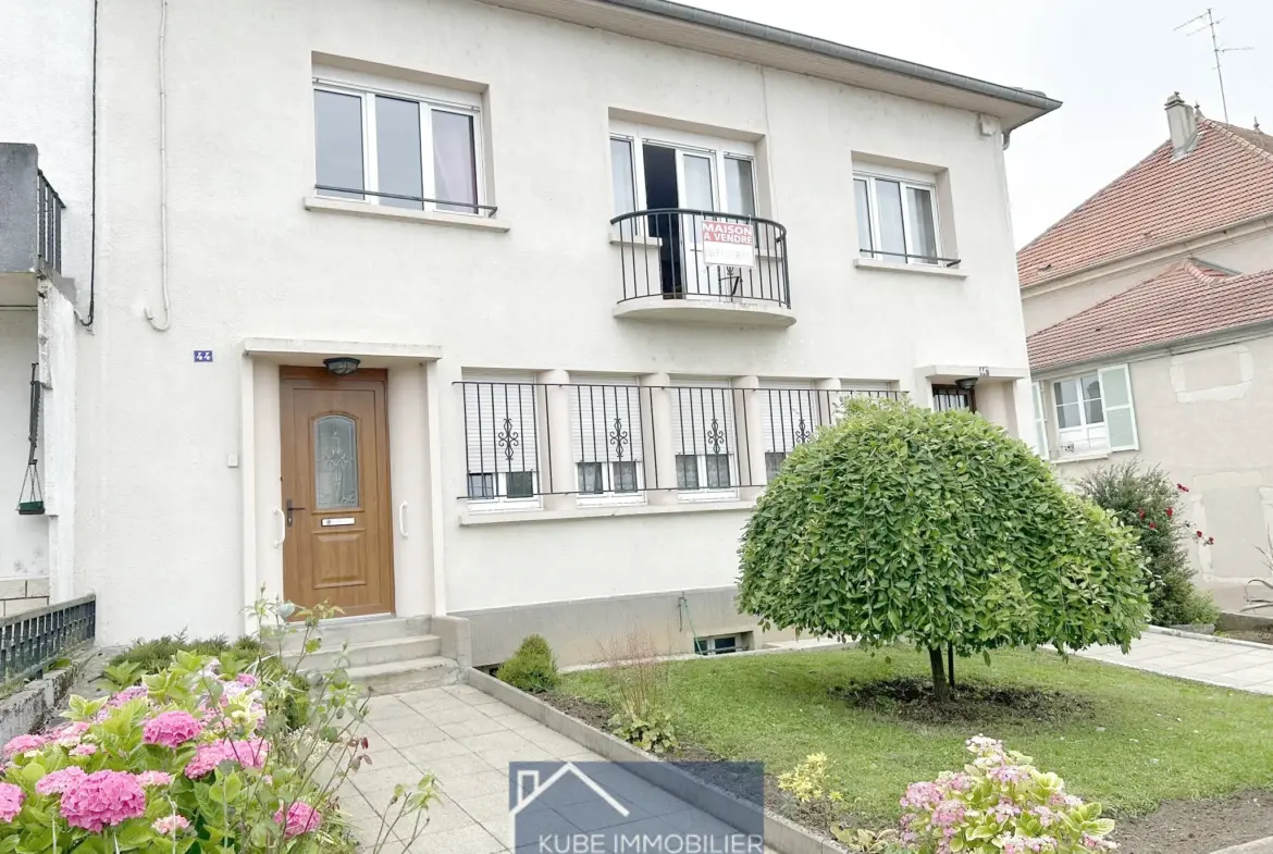 Maison à vendre à Delme - 6 pièces 145 m² 