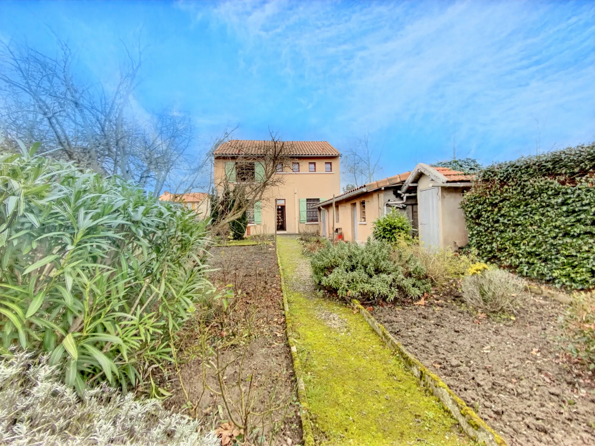 A vendre : Maison des années 30 à Montauban avec jardin et garage 