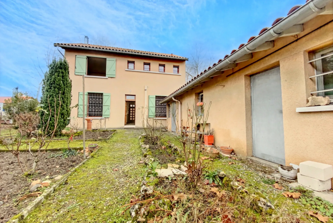 A vendre : Maison des années 30 à Montauban avec jardin et garage 