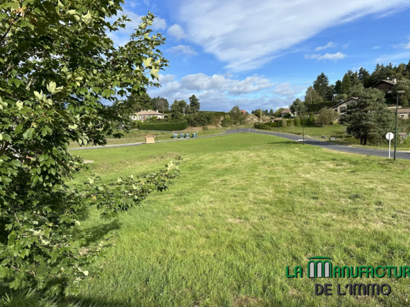 Terrain constructible de 1574 m² à Montfaucon-en-Velay