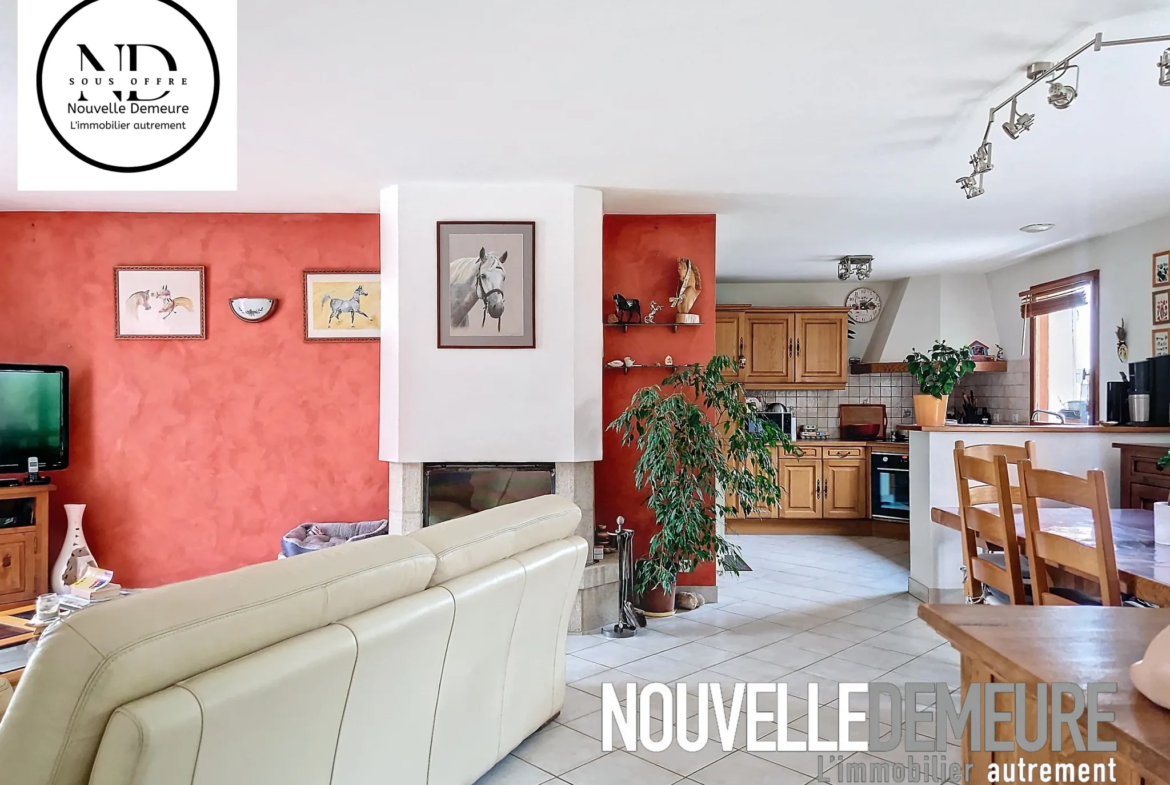 Maison 4 Chambres à Vendre à Roz-Landrieux - 869 m² de Terrain 