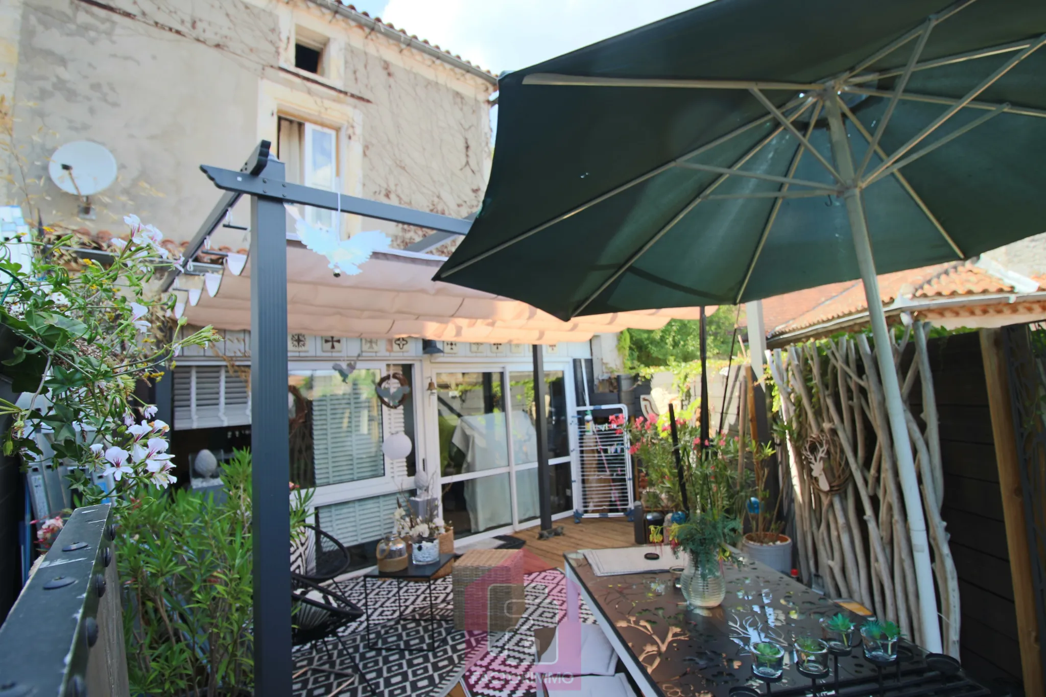 Maison rénovée de 85 m² avec terrasse à Puy l'Évêque 