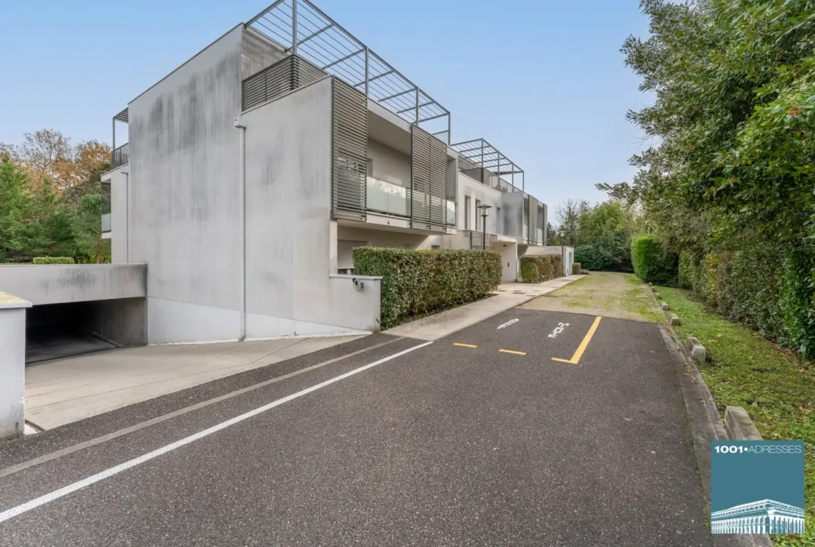 Appartement 2 pièces avec terrasse et stationnement à Pessac 