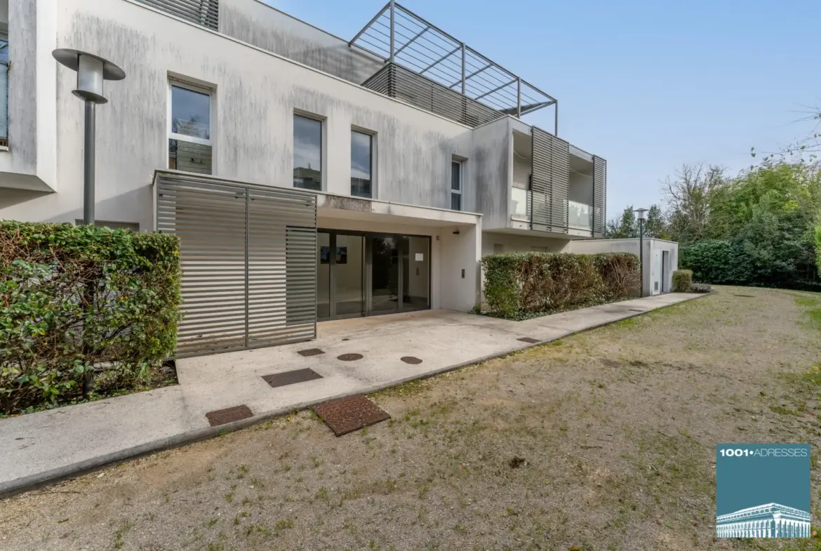 Appartement 2 pièces avec terrasse et stationnement à Pessac 