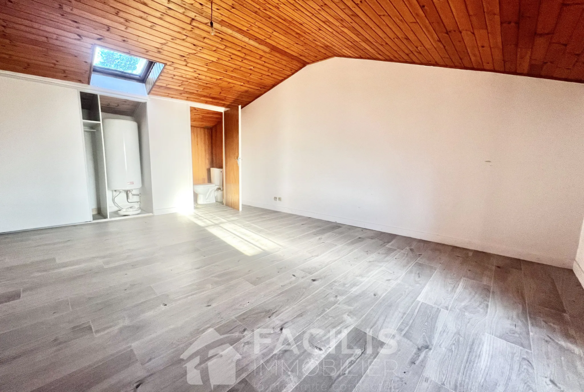 Maison à rénover à Vivonne - 2 chambres, terrain de 669 m² 