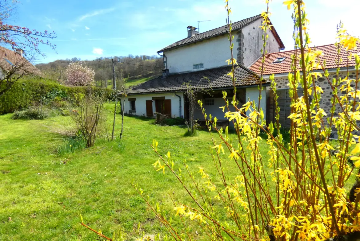 Maison auvergnate en pierre à vendre à Aurillac 