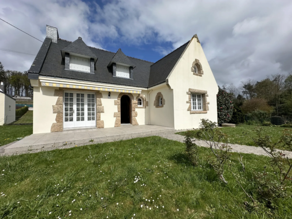 Maison néo-Bretonne à vendre près du centre-ville de Baud