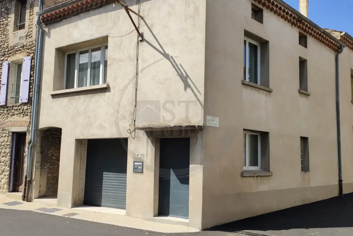 Maison de village entièrement rénovée à Saint-Laurent-du-Pape - 85 m² avec garage 