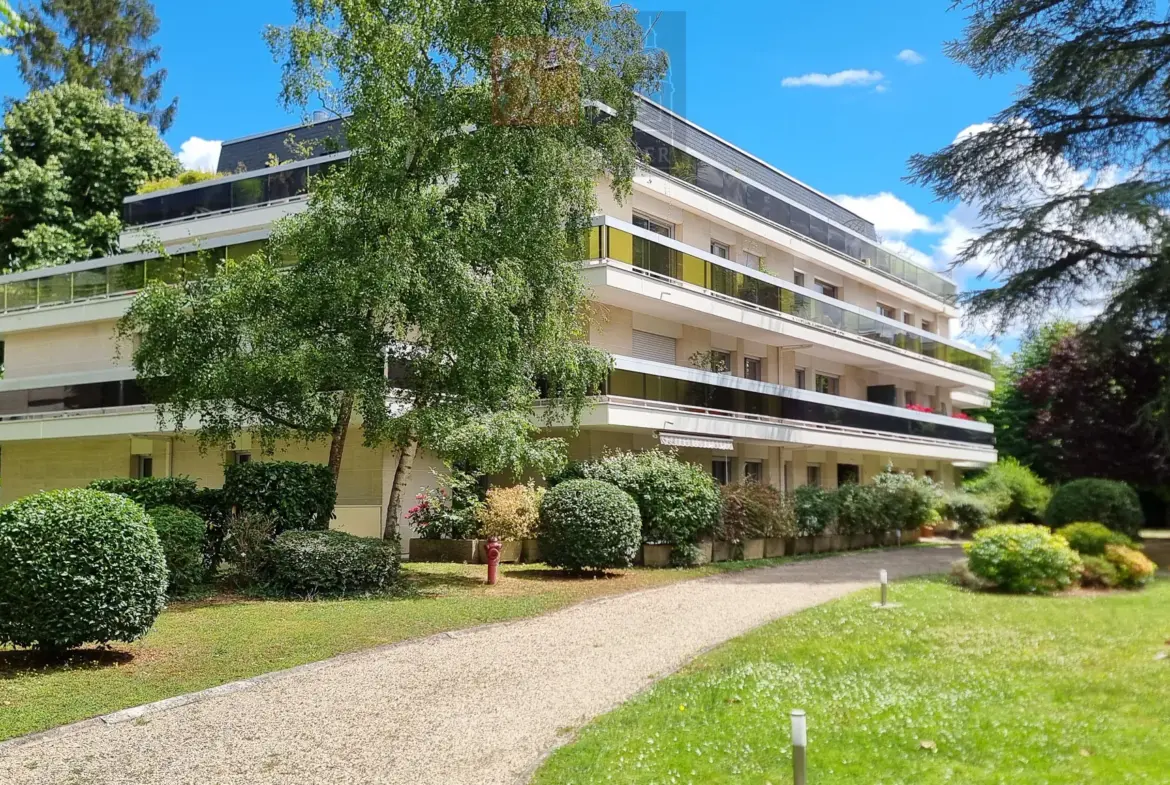 Appartement de 76 m² avec parking et balcon à vendre à Chantilly 