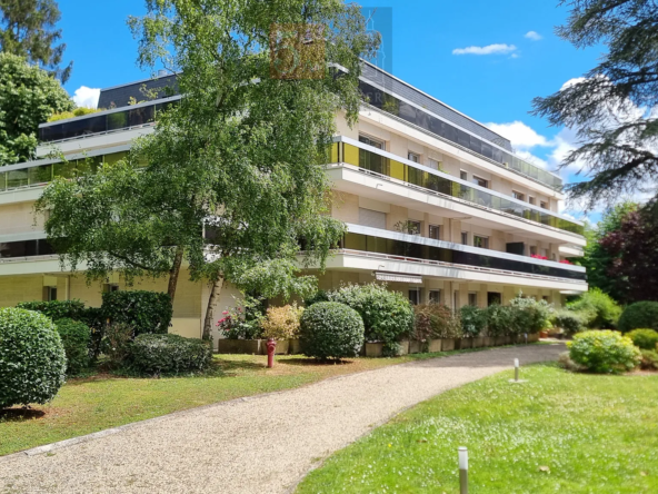 Appartement de 76 m² avec parking et balcon à vendre à Chantilly