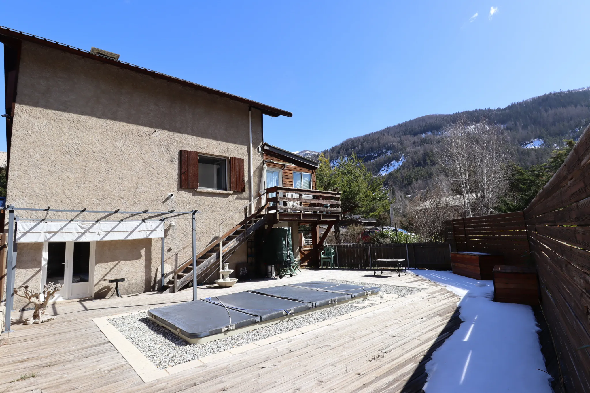 Maison lumineuse avec 3 chambres et belle terrasse à Colmars 