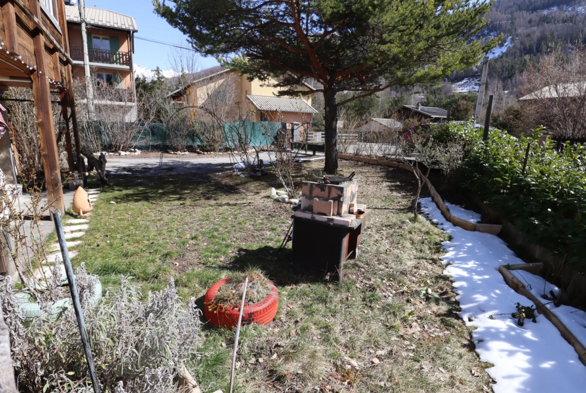 Maison lumineuse avec 3 chambres et belle terrasse à Colmars 