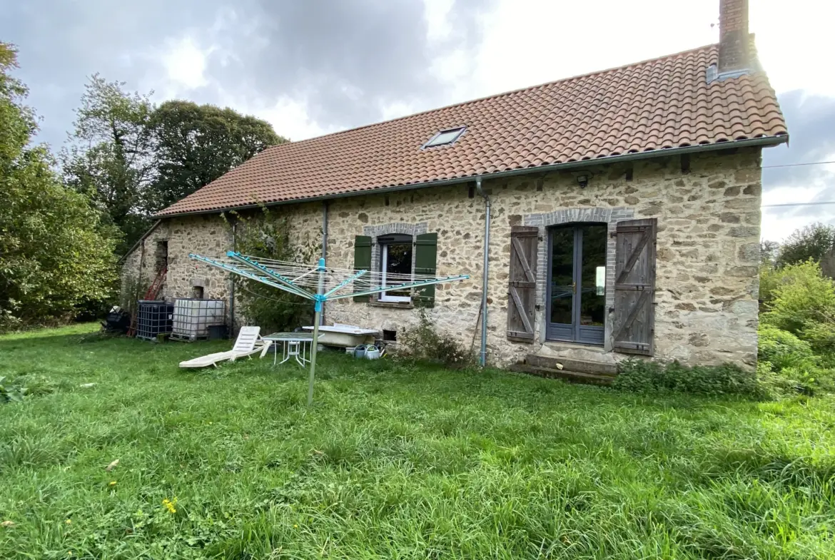 Longère en Pierre Rénovée avec Jardin à La Porcherie - 2 Chambres 