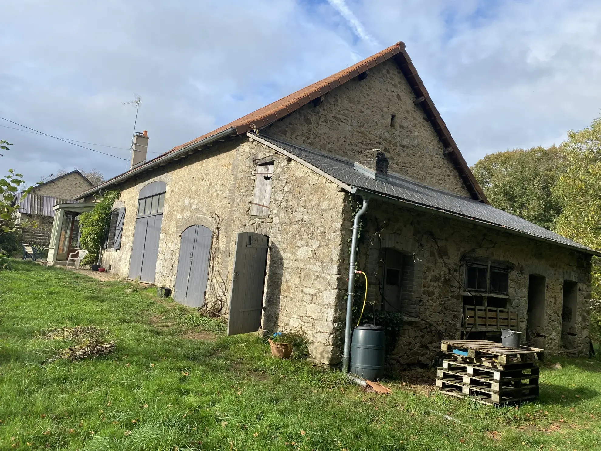 Longère en Pierre Rénovée avec Jardin à La Porcherie - 2 Chambres 