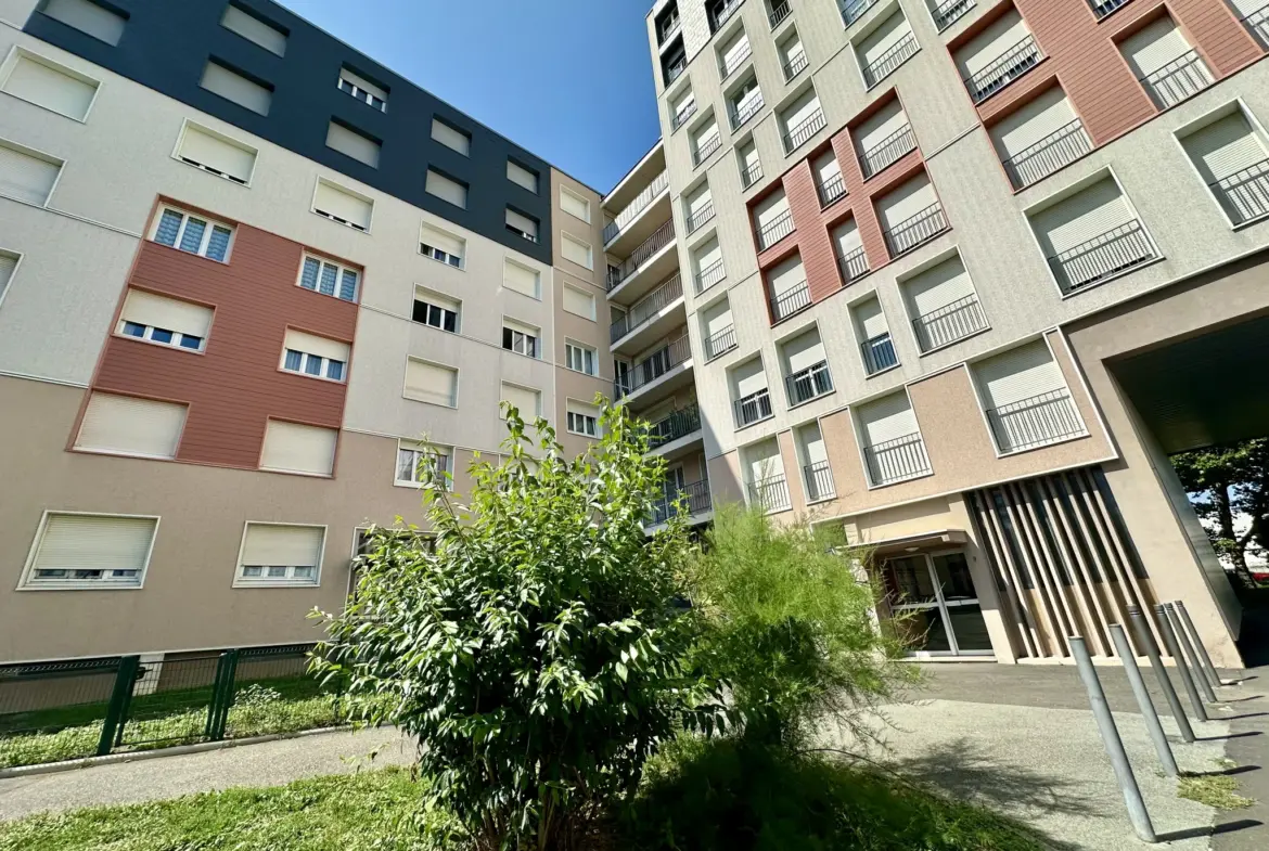 À vendre : Appartement T3 à Beaumont - Centre avec cave et parking 