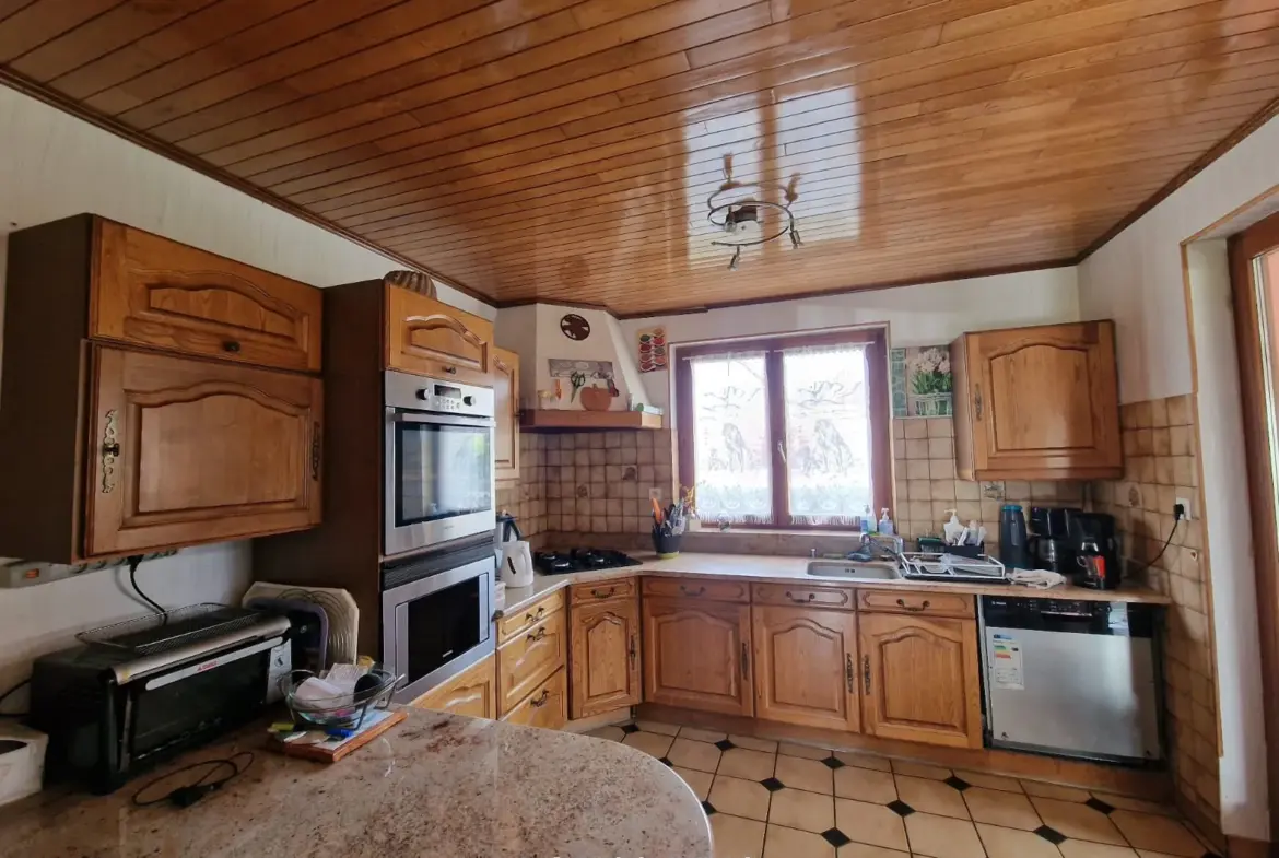 À vendre : Maison individuelle à Chavannes sur l'Étang avec dépendance 