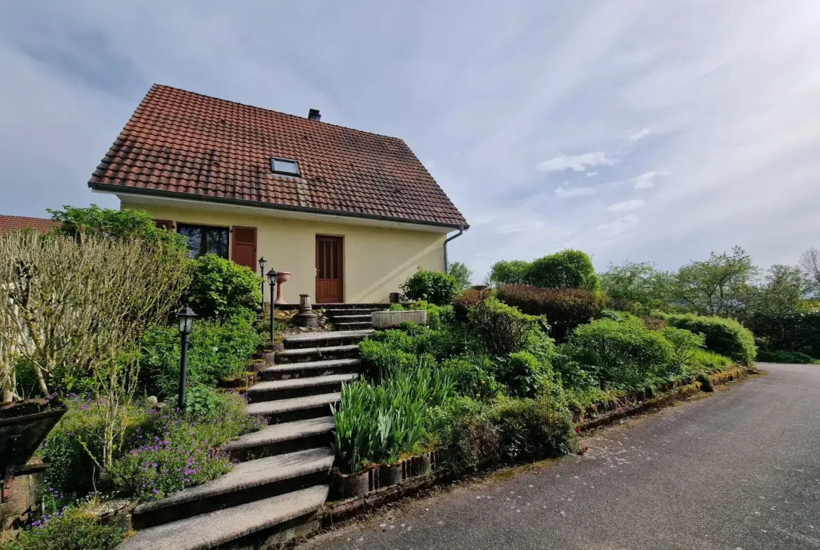 À vendre : Maison individuelle à Chavannes sur l'Étang avec dépendance 