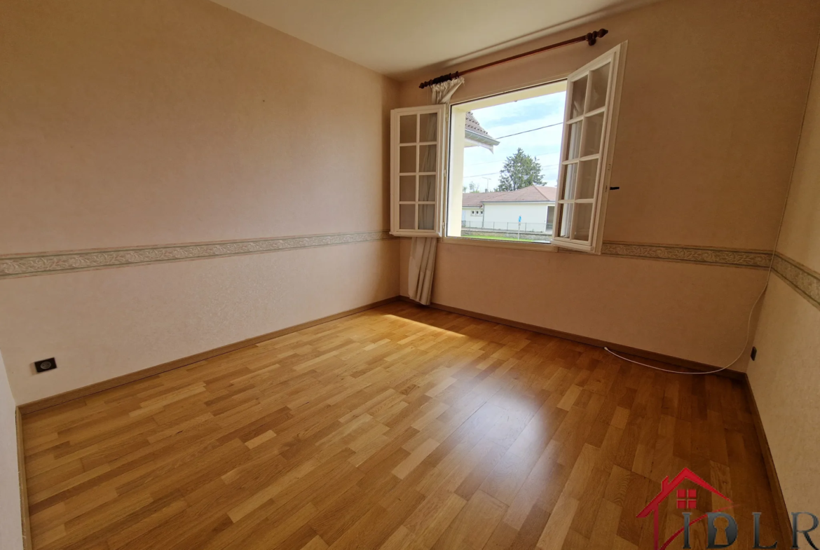 Appartement avec balcon et vue sur la Saône à Gray 