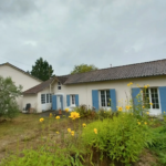 Maison en pierre rénovée avec 3 chambres et piscine à vendre à Razac sur l'Isle