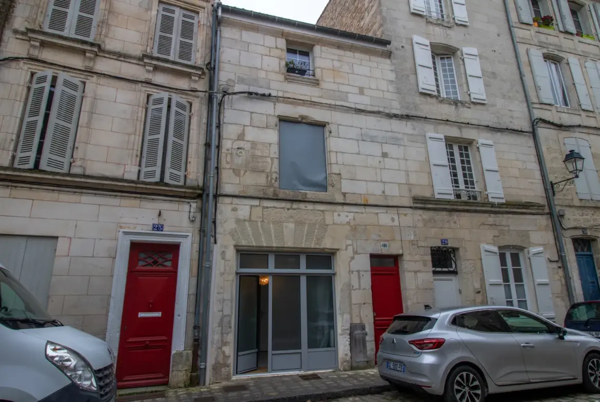 Bel appartement de 70 m² avec cour privative à Saintes 