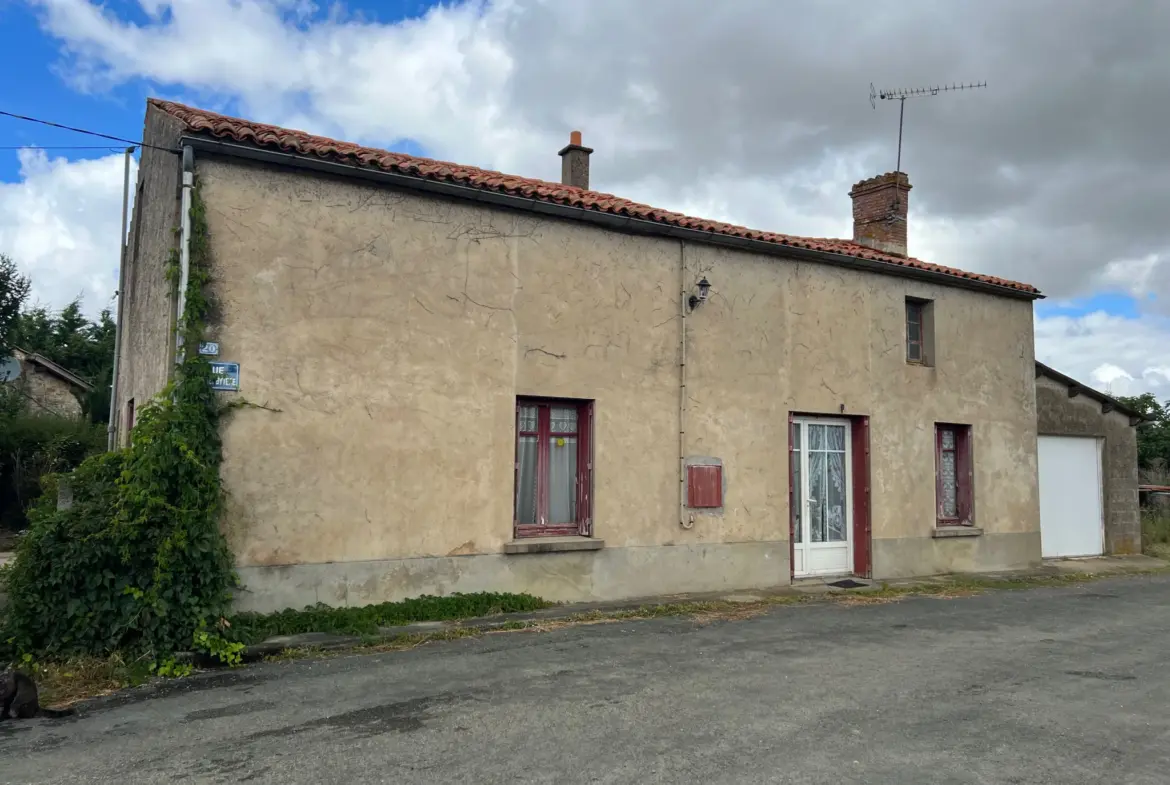 Maison à rénover à 10 minutes de Ste Hermine sur 547 m² 